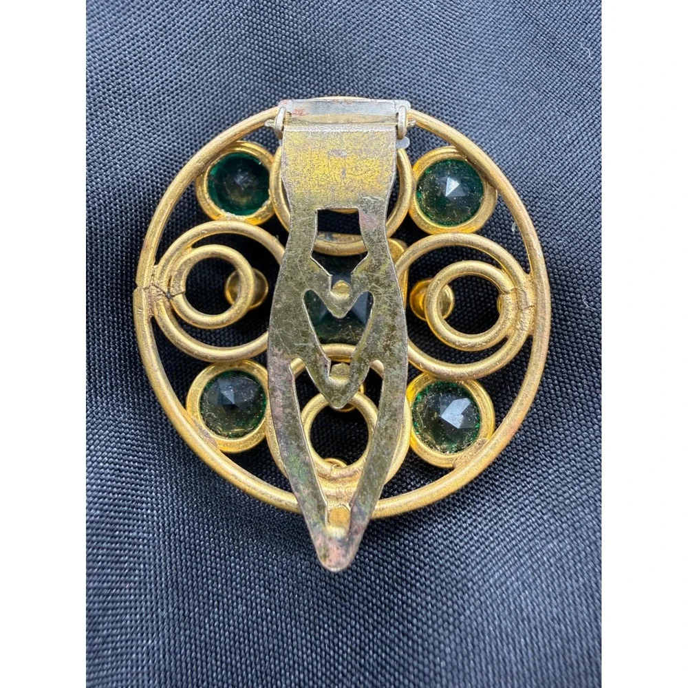 Vintage Emerald Green Glass Gold Tone Scrollwork Edwardian Dress Clip